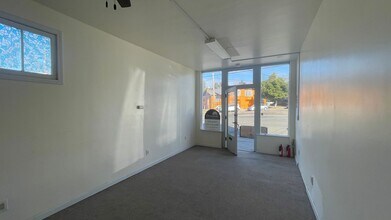 6207-6215 MacArthur Blvd in Oakland, CA - Building Photo - Building Photo