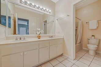 980 Lake Isabella Way in San Jose, CA - Building Photo - Building Photo