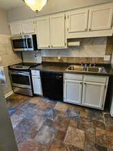 2705 N Center St in Hickory, NC - Building Photo - Building Photo