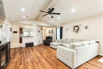 9411 Emerald Green Dr in Rosharon, TX - Building Photo - Building Photo