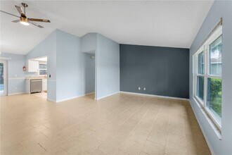 332 Iowa Woods Cir W in Orlando, FL - Building Photo - Building Photo