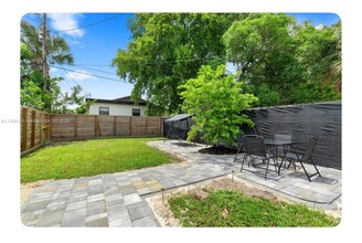 529 NW 15th Way in Fort Lauderdale, FL - Building Photo - Building Photo