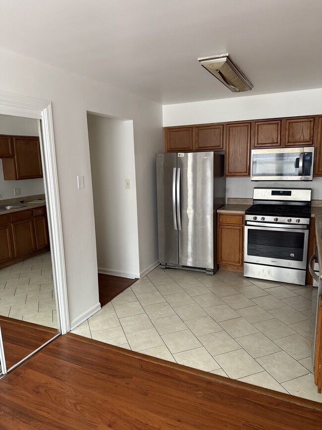 1016 E 150th Pl, Unit 2W