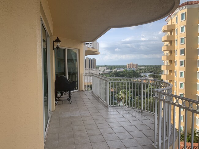 555 5th Ave NE, Unit 922 in St. Petersburg, FL - Building Photo - Building Photo