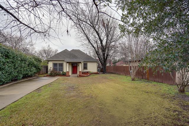 617 E Worth St in Grapevine, TX - Building Photo