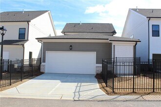 4647 Molder Dr in Buford, GA - Foto de edificio - Building Photo