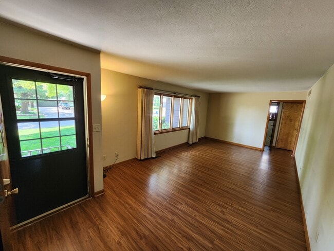 1323 Glenwood Ave in Ottumwa, IA - Building Photo - Building Photo