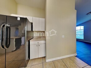 518 Napa Valley Cir in Valrico, FL - Building Photo - Building Photo