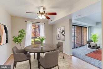 2004 Colts Neck Rd in Reston, VA - Building Photo - Building Photo