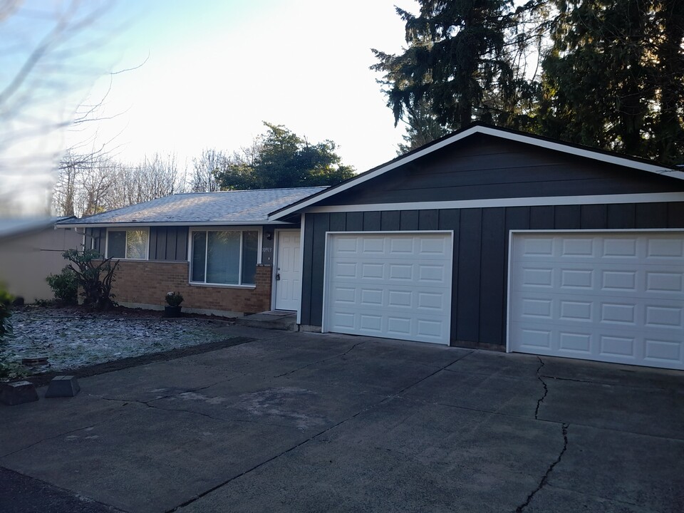 10913 74th Ave E, Unit 10913 in Puyallup, WA - Building Photo