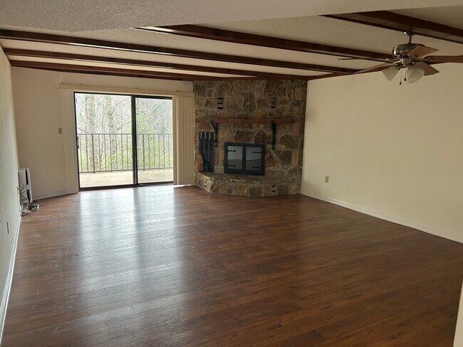 221 Woodland Rd, Unit 204 in Gatlinburg, TN - Building Photo - Building Photo
