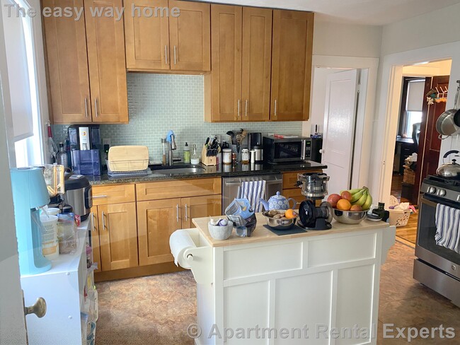 198 Walden St, Unit 1 in Cambridge, MA - Building Photo - Building Photo