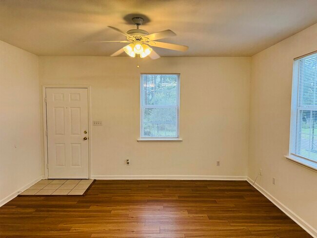 924 Ashburn Dr in Tallahassee, FL - Building Photo - Building Photo