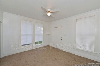 113 S Olive St in San Antonio, TX - Foto de edificio - Building Photo