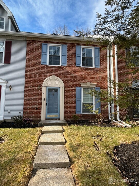 22 Albury Way in North Brunswick, NJ - Building Photo