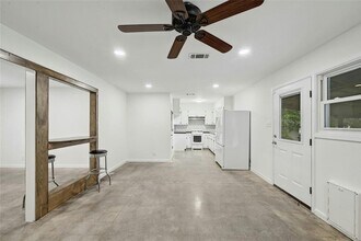 1500 Fairfield Dr in Austin, TX - Building Photo - Building Photo