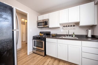 Rugby Square Apartments in Syracuse, NY - Building Photo - Building Photo