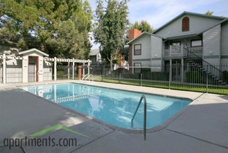 Victoria Square Apartments in Reedley, CA - Building Photo - Building Photo