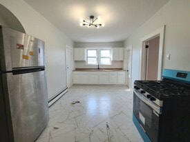 539 Scotland Rd, Unit 101 in Orange, NJ - Building Photo