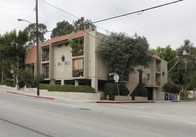 23901 Los Rosas St in Canoga Park, CA - Building Photo - Building Photo