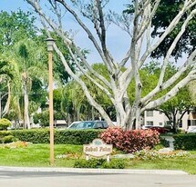 1811 Sabal Palm Dr, Unit 208 in Davie, FL - Building Photo