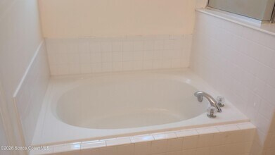 561 Lambert St SW in Palm Bay, FL - Building Photo - Building Photo