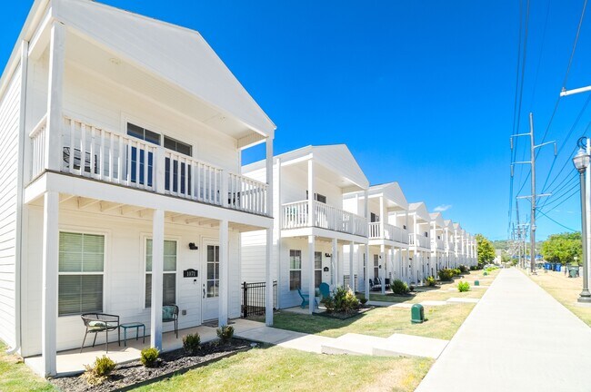 property at 1011 S Hollywood Ave