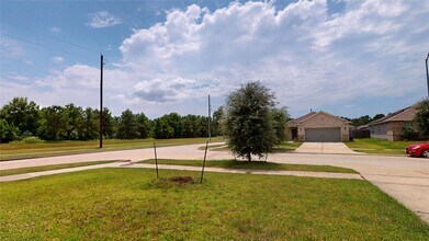 24702 Crimson Pine Dr in Huffman, TX - Building Photo - Building Photo