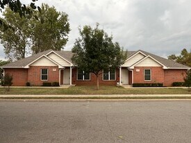 33 E Blanch Ave in Edmond, OK - Building Photo