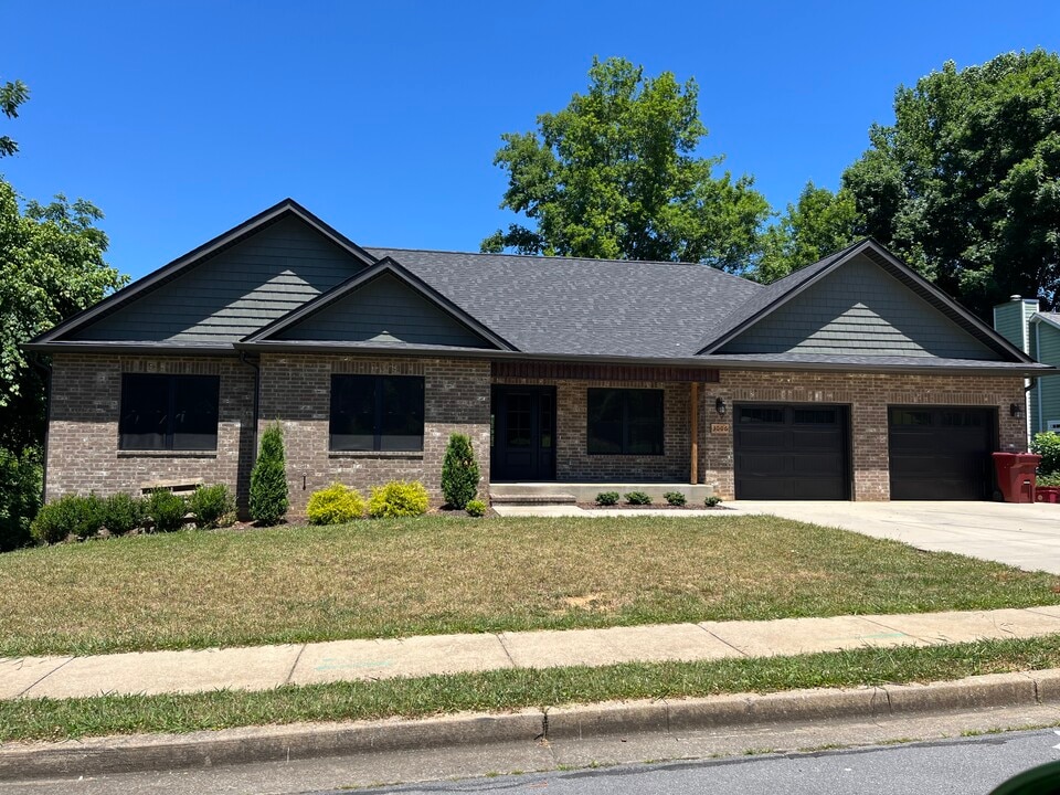 3006 Vicksburg Rd in Johnson City, TN - Building Photo