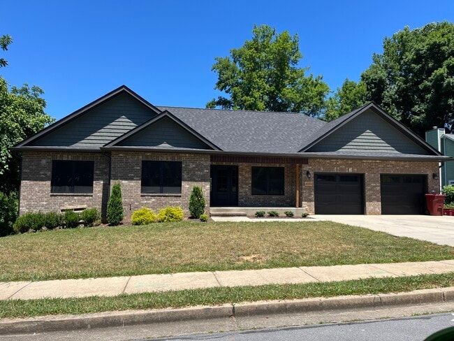 property at 3006 Vicksburg Rd