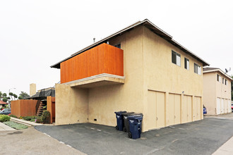 7320 Corsican Dr in Huntington Beach, CA - Building Photo - Building Photo