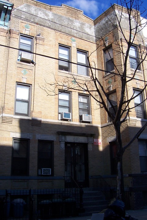 1743 Norman St in Flushing, NY - Building Photo