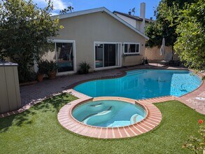 20143 Baltar St in Winnetka, CA - Foto de edificio - Building Photo