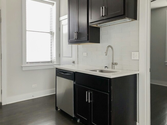 property at 1948 W Nelson St