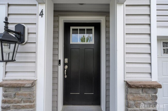 4 Wembley Wy in Tinton Falls, NJ - Building Photo - Building Photo