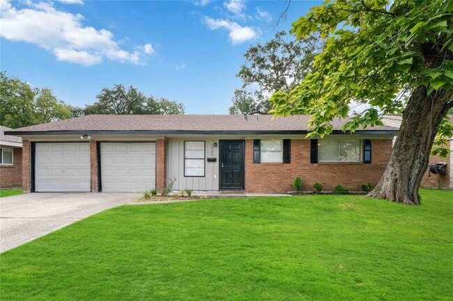 property at 1903 Scarborough Ln