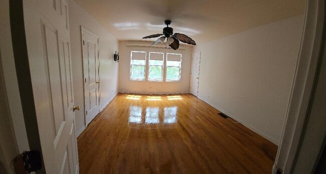 548 E 89th St, Unit 2 in Chicago, IL - Foto de edificio - Building Photo