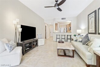 401 Bayfront Pl in Naples, FL - Building Photo - Building Photo