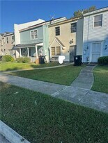 5426 Tullis Dr in New Orleans, LA - Building Photo