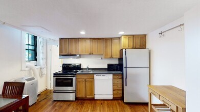137 Peterborough St, Unit 32 in Boston, MA - Building Photo - Building Photo