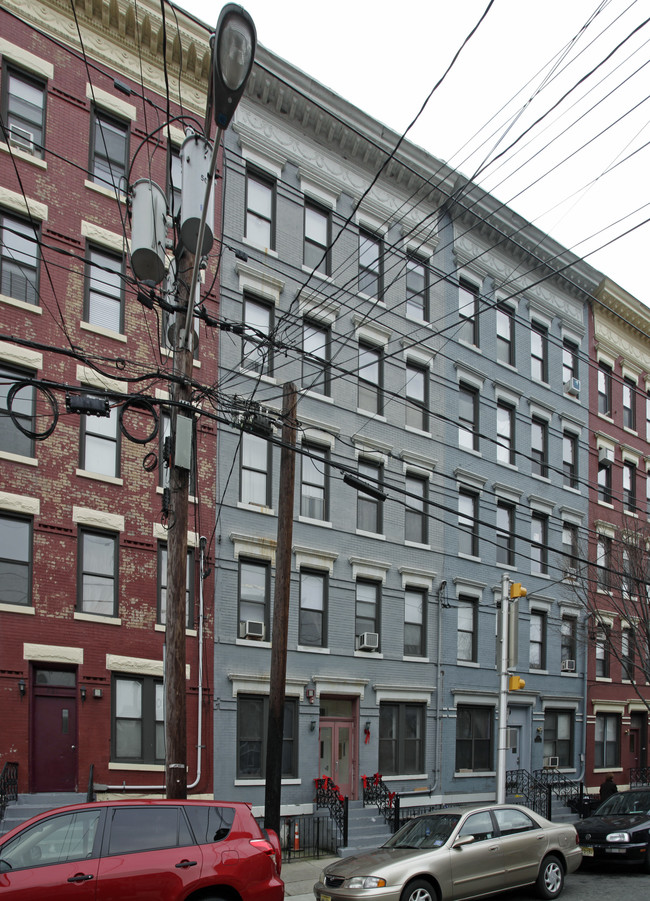 819 Park Ave in Hoboken, NJ - Building Photo - Building Photo