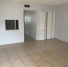 701 NE 8th St in Hallandale Beach, FL - Building Photo - Building Photo