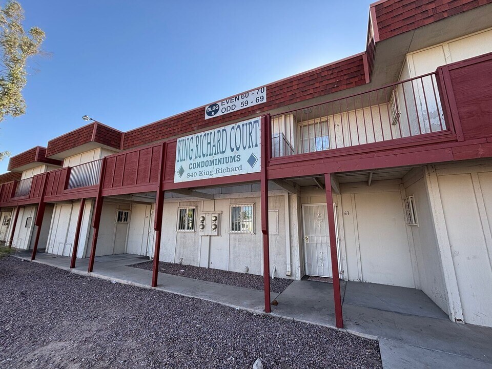 5330 S Swenson St in Las Vegas, NV - Building Photo