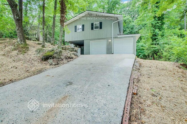 6395 El Caudillo Ct in College Park, GA - Foto de edificio - Building Photo