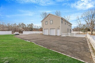 475 Old Country Rd in Huntington Station, NY - Building Photo - Building Photo