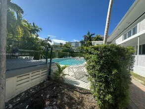 1065 98th St in Bay Harbor Islands, FL - Building Photo - Building Photo