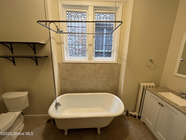 10 Washington Pl-Unit -301 in Troy, NY - Foto de edificio - Building Photo