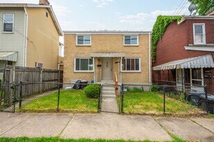 1249 Church Ave in Mckees Rocks, PA - Building Photo