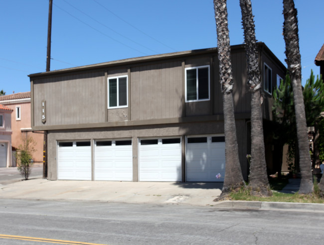 115 13th St in Huntington Beach, CA - Building Photo - Building Photo